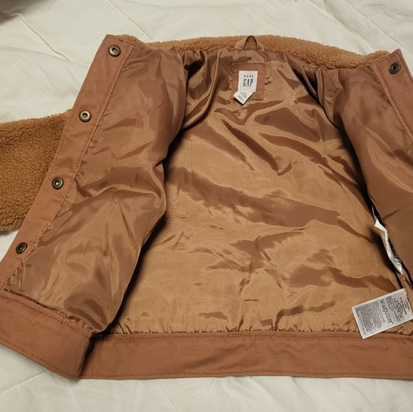NWOT - The Gap sherpa jacket Toddler - Picture 4 of 4